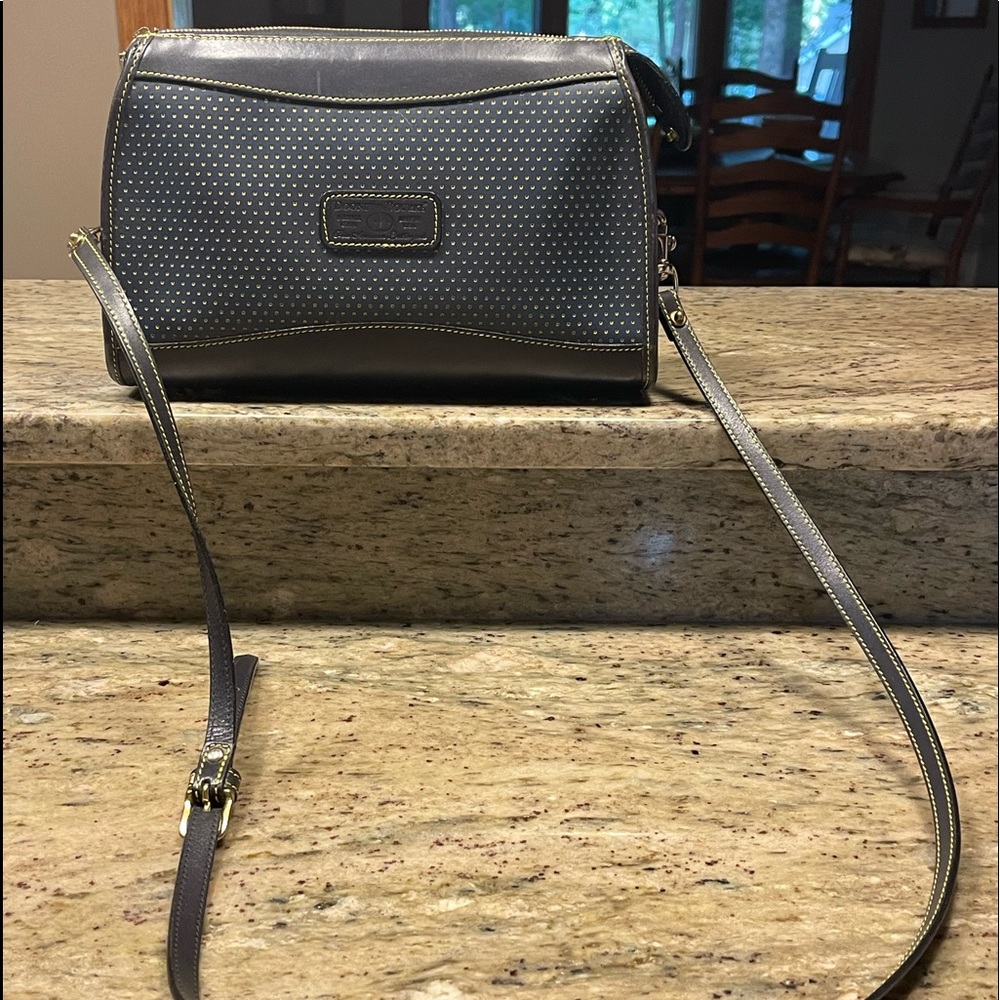 Dooney & Bourke Satchel like new all around